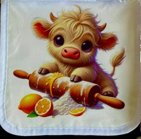 POT HOLDER - HIGHLAND COW BAKING