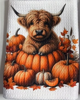 TOWELS - FALL HIGHLAND COW SURROUNDED BY PUMPKINS