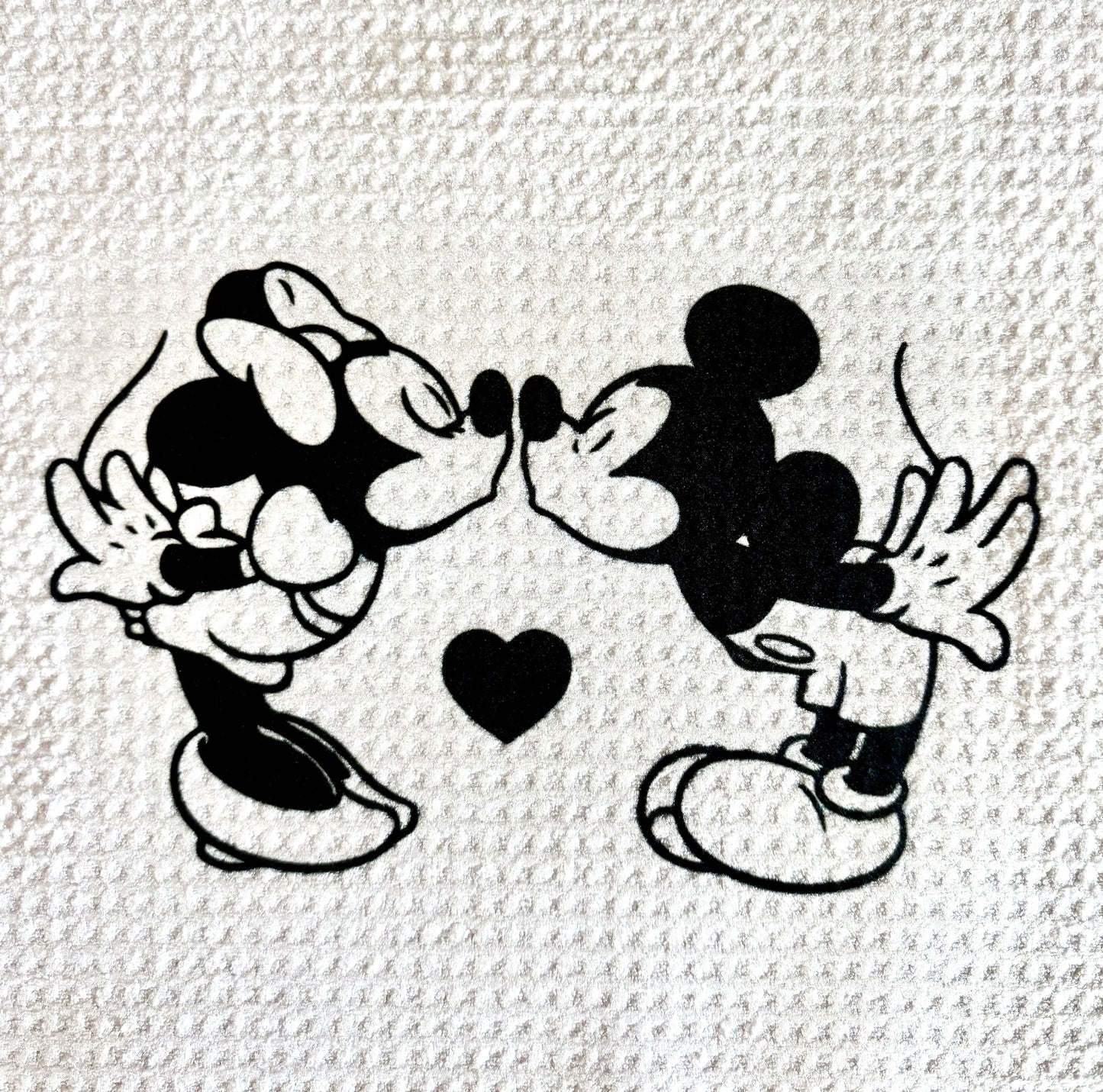 TOWELS - CARTOON CHARACTER MOUSE SILHOUETTE LOVE KISS