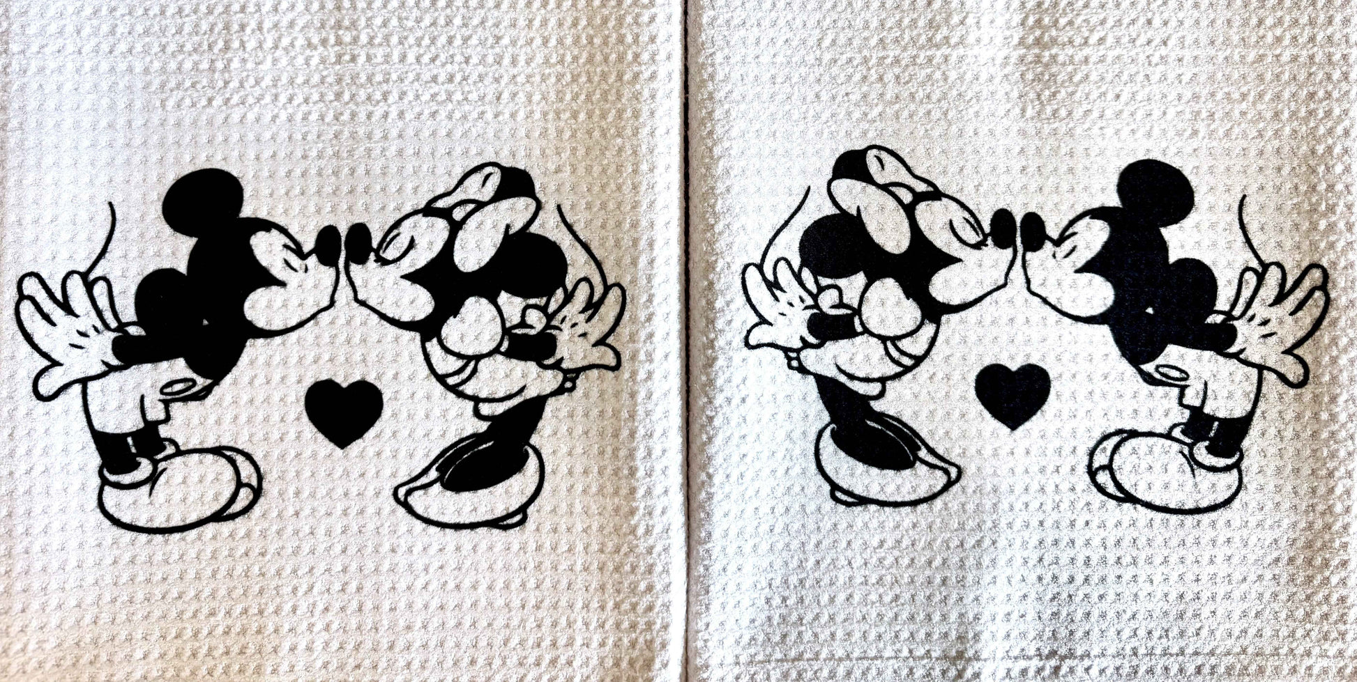 TOWELS - CARTOON CHARACTER MOUSE SILHOUETTE LOVE (Copy)