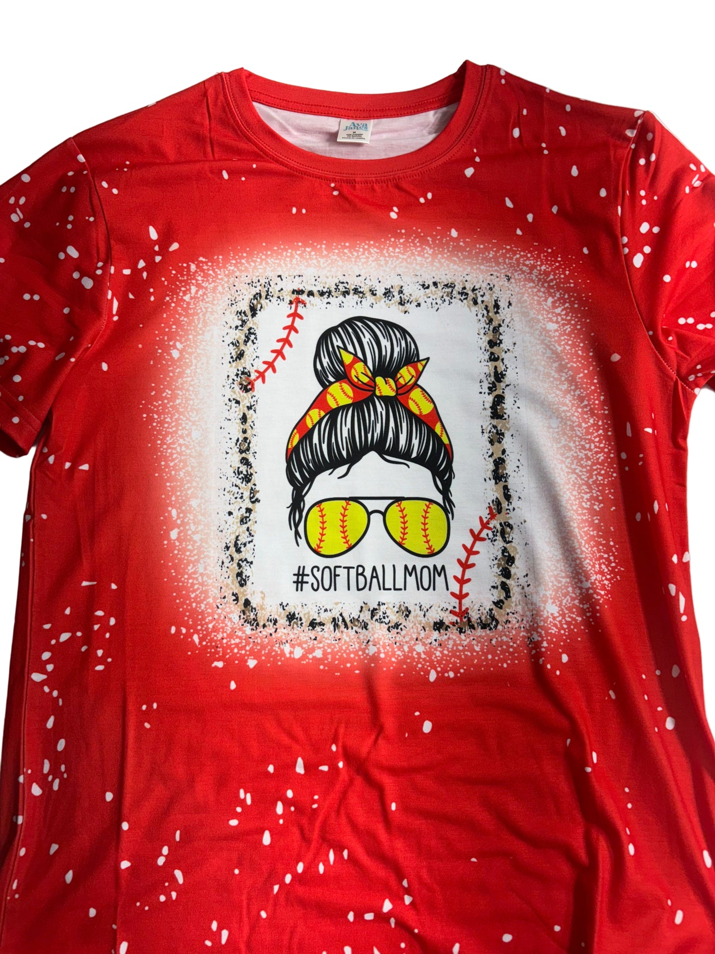 T-Shirts Faux Bleached - SOFTBALL MOM